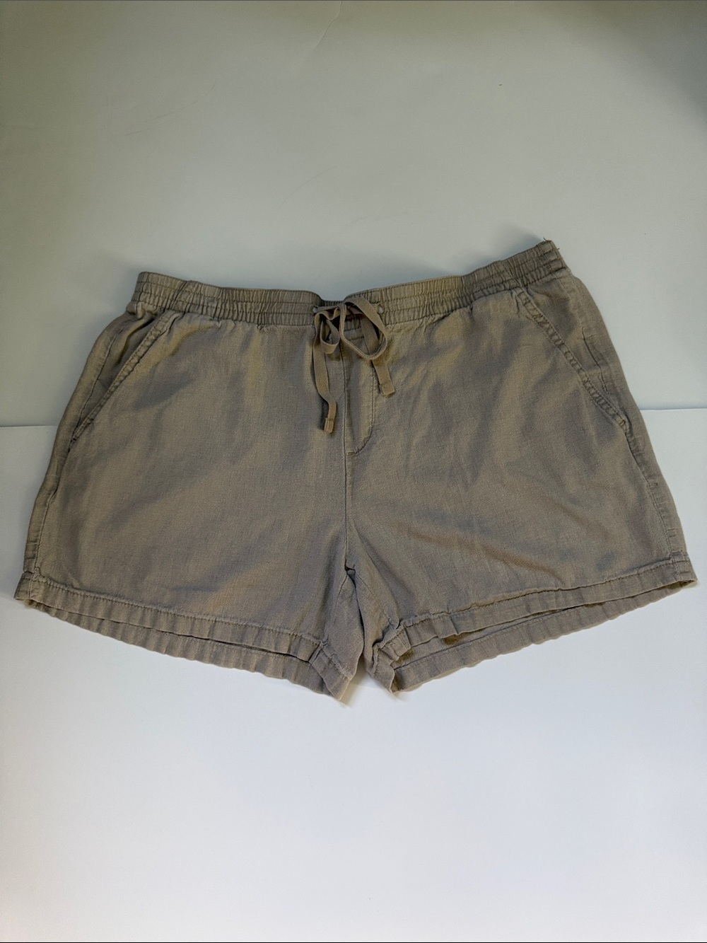 St. John's Bay Women's Drawstring Athletic Shorts in Taupe Size Large